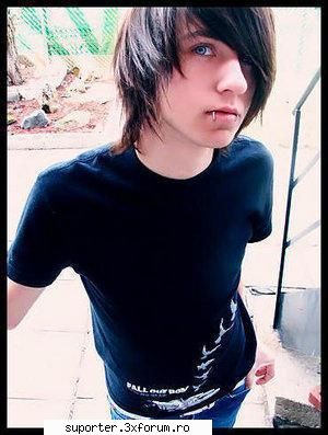 Poze - Banuiesc ca p'asta-l cauti EMO =) Un AK 47 - =|Jocuri pe Forum|=
